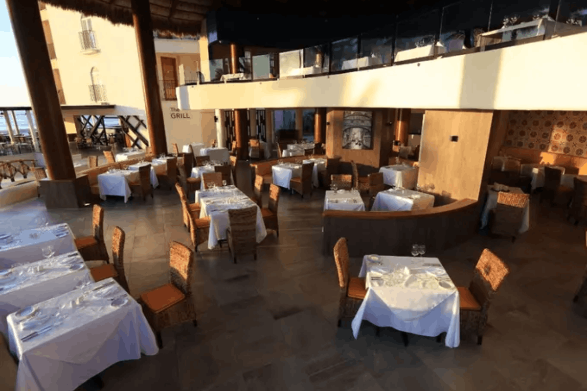 Restaurante Risotto en Krystal Grand Los Cabos con cocina italiana y espacios elegantes para cena de especialidad.