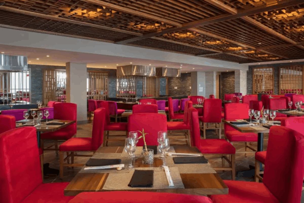 Ayami restaurant at Krystal Grand Los Cabos with Asian cuisine, Teppanyaki tables and specialty dining experience.